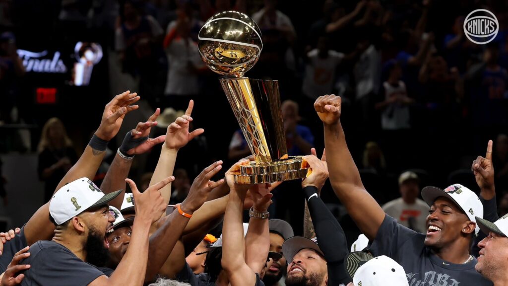 New York Knicks: Campeones de la NBA — Una Temporada Histórica, Un Final Épico y un Renacer en Nueva York Jugadores de NY Knicks celebrando el campeonato de la NBA